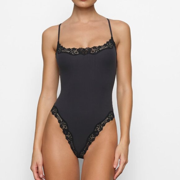 Skims Fits Everybody Cami Lace Bodysuit - Picture 1 of 3